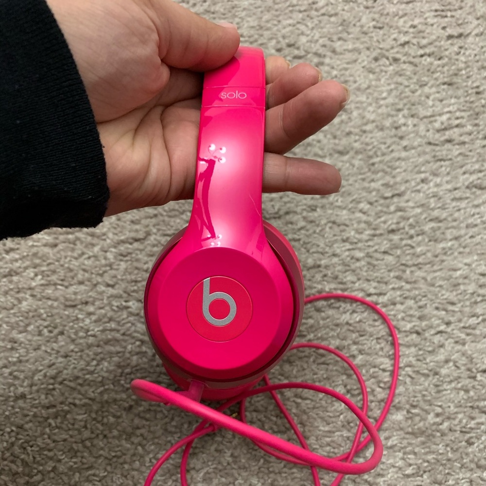 SOLD***WIRED Solo Beats color Pink